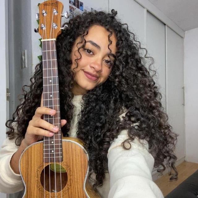 Entre Rizos Y Acordes 🎼🌻